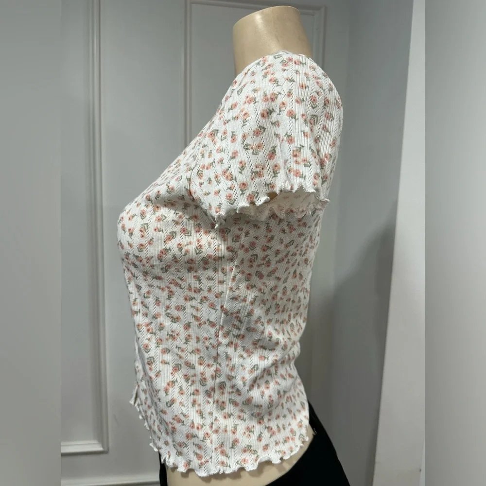 NWT Hippie Rose White Floral Knit Crop Top Size Large - Picture 2 of 5